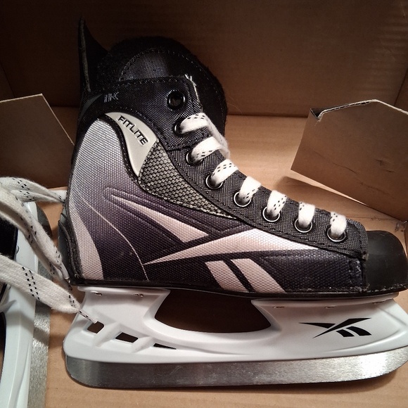 Boy's Reebok Ice Skates, Junior Size 2 D - Picture 8 of 12